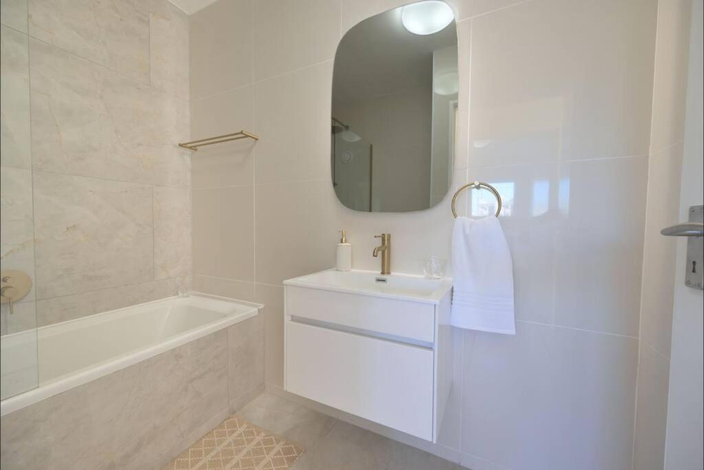 The Lighthouse - Sea View Apartment *